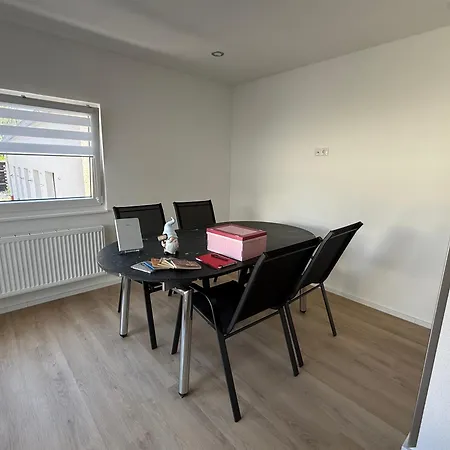 Ruhepunkt - Zentral Nahe Bauhaus Und Meisterhäusern - Mit Gratis Wlan Und Parken Sowie Komplettküche Apartment Dessau-Rosslau