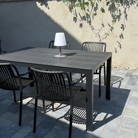Apartment Ruhepunkt - Zentral Nahe Bauhaus Und Meisterhäusern - Mit Gratis Wlan Und Parken Sowie Komplettküche