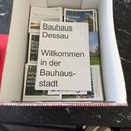 Ruhepunkt - Zentral Nahe Bauhaus Und Meisterhäusern - Mit Gratis Wlan Und Parken Sowie Komplettküche Apartment